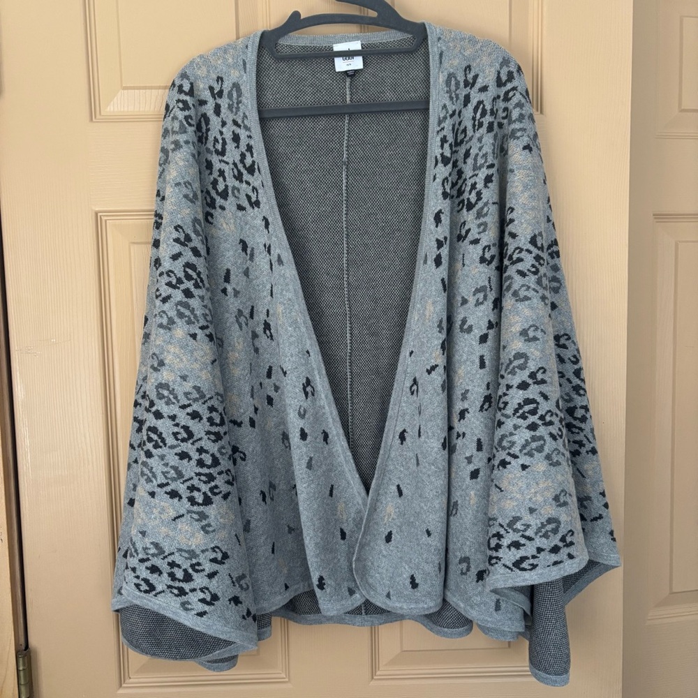 Cabi GiGi Animal Print Knit Layering Wrap Gray Leopard Cape 3115 Womens OS - Picture 8 of 13